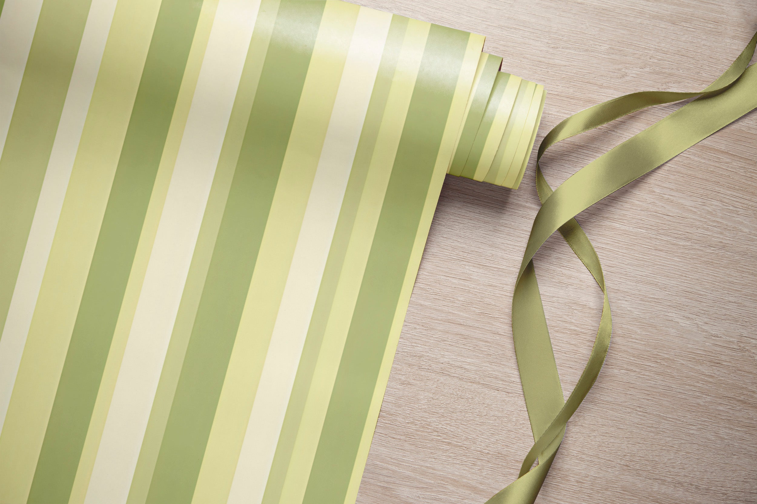 Versatile Pistachio Wallpaper for Chic Interiors